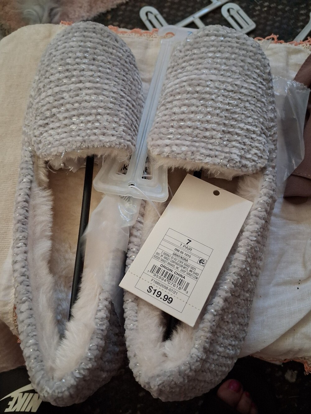 Silver-Gray Sparkle Knit Slip-On Slippers Size 7 - Picture 2 of 4
